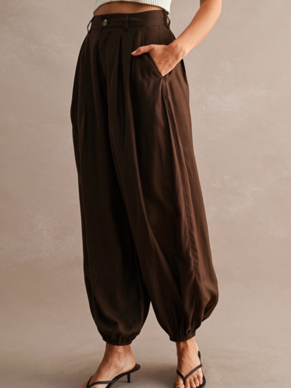 A503 Mable Lightweight High-Rise Balloon Pants in Dark Brown - Picture 4 of 6